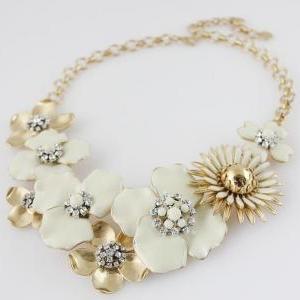 Cream Flower Necklace,bubble Necklace,beadwork..